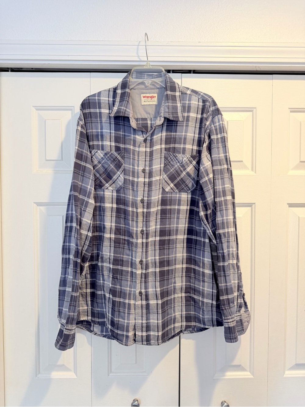 Wrangler Authentics Men's Long-Sleeve Plaid Flannel Button-Down Shirt #0175